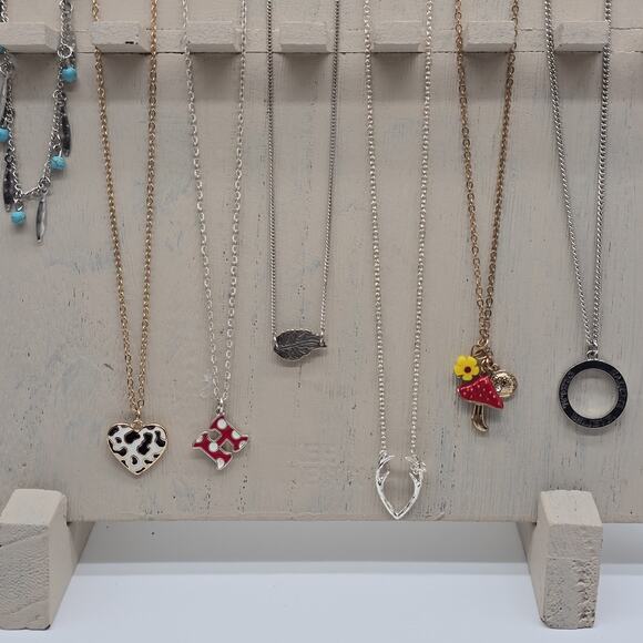 Lot of 7 Random Pick Fashion Chain Necklaces Silver Gold Tone - Picture 2 of 7